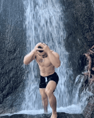 24岁筋肉直男半裹照出圈，网友直呼:老公我可以 - 51虹马