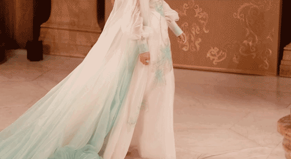 巴黎歌剧院的雕梁画栋遇上盖娅传说的飞针走线，原来美可以穿越时间和空间和你在巴黎相遇！