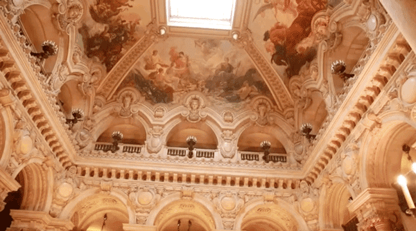 巴黎歌剧院的雕梁画栋遇上盖娅传说的飞针走线，原来美可以穿越时间和空间和你在巴黎相遇！