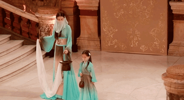 巴黎歌剧院的雕梁画栋遇上盖娅传说的飞针走线，原来美可以穿越时间和空间和你在巴黎相遇！