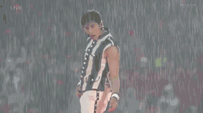 东方神起雨中唱跳4小时表演零失误 努力真的不是说说而已 时尚芭莎微信公众号文章