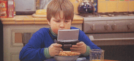 吃饭时玩手机伤肠胃！消化科医生送你7个建议