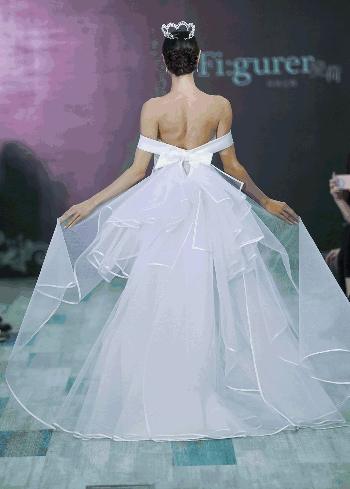 figurer斐荷婚纱礼服高定系列发布会