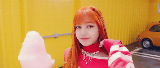 當紅「 炸子雞 」lisa 是流行髮色預言家？她染的髮色全都火了！