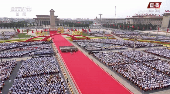 这就是今天早上的天安门广场