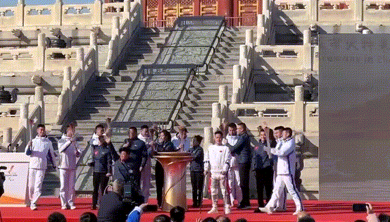 圣火汇集！北航Ai外骨骼机器人，全球首次亮相！