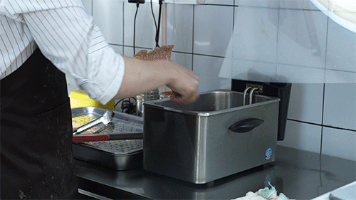 4��/����ȫ��ֻ��һ���Ｙ�⴮���¹��㵽���ڽֶ��ŵ���