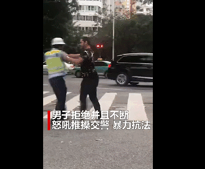 福建农林大学留学生推搡交警视频回放骑电动车违规！他的这句话让网友怒了