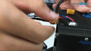 自上市以来，Sniffer4D灵嗅被集成在各种无人机中，针对客户选择最多的几款无人机，如大疆的M100/M210/M210 RTK/M600，可飞设计了专用的安装套件。今天给大家介绍如何把灵嗅快速稳定地安装到大疆M210/M210 RTK上，让其成为可采集超本地空气污染信息的智能机器人。为了方便大家掌握安装方法，我们特意准备了安装视频，欢迎收看。  