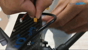 自上市以来，Sniffer4D灵嗅被集成在各种无人机中，针对客户选择最多的几款无人机，如大疆的M100/M210/M210 RTK/M600，可飞设计了专用的安装套件。今天给大家介绍如何把灵嗅快速稳定地安装到大疆M210/M210 RTK上，让其成为可采集超本地空气污染信息的智能机器人。为了方便大家掌握安装方法，我们特意准备了安装视频，欢迎收看。  