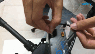 自上市以来，Sniffer4D灵嗅被集成在各种无人机中，针对客户选择最多的几款无人机，如大疆的M100/M210/M210 RTK/M600，可飞设计了专用的安装套件。今天给大家介绍如何把灵嗅快速稳定地安装到大疆M210/M210 RTK上，让其成为可采集超本地空气污染信息的智能机器人。为了方便大家掌握安装方法，我们特意准备了安装视频，欢迎收看。  