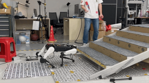 テンセントの犬型ロボット、事前学習済みモデル導入で「知能」獲得