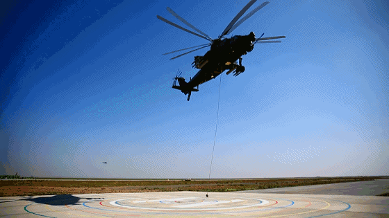 武装直升机精准悬停