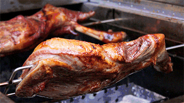 【特色烤羊腿】138元抢购!3.5斤现烤羊腿,皮焦