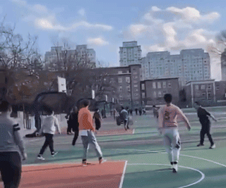 75岁开宝马打野球 这就是妹子们口中的 成熟款 虎扑