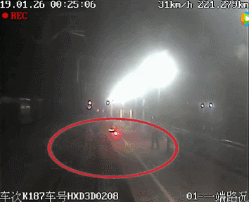 铁路大侠别跑！看看你们干的好事！