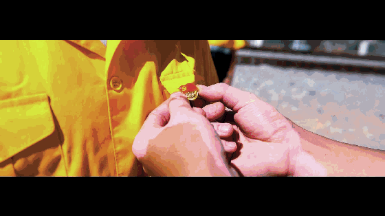 呼铁微电影《国门下党徽闪闪》,他身上一定有你的影子!