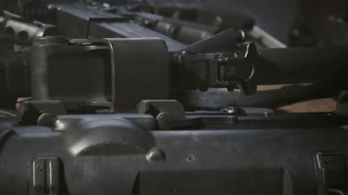 手机游戏逃离塔科夫_和平精英手游外挂共享_逃离塔科夫模式手游