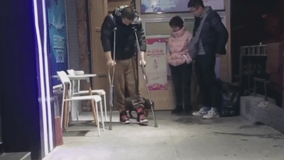 狗子突然瘸了,紧急送医后花了两千多,可医生:它是装的...-微信头条网 狗子突然瘸了,紧急送医后花了两千多,可医生:它是装的...