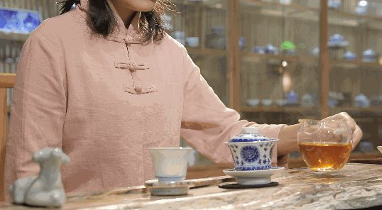 一般的人不喝茶，喝茶的人不一般