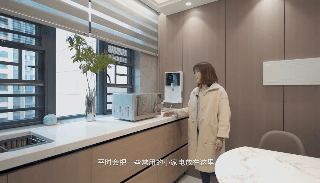 欧铂丽轻奢定制：143㎡现代轻奢家，开放式餐厨+多功能书房