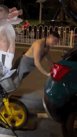 壹零烧烤？广州这三个肌肉男真的很敢.. - 51虹马