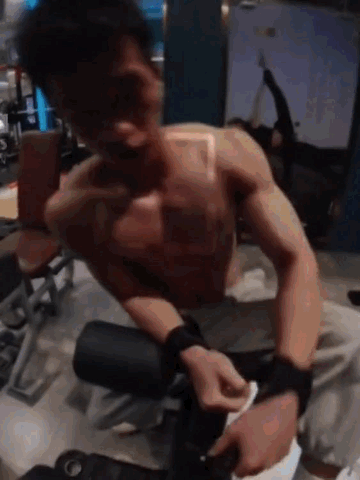 【动图】黑皮钻石男大体育生，真嘟超可以啊！