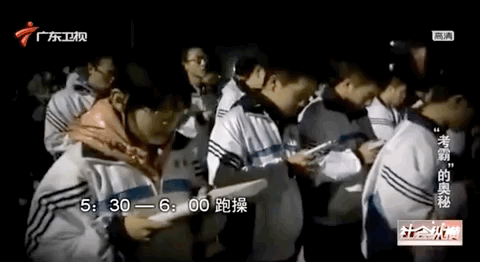 10年前, 那个高呼“多拿一分干掉千人”的学生, 10年后, 站在了中华人民共和国外交部-微信头条网 10年前, 那个高呼“多拿一分干掉千人”的学生, 10年后, 站在了中华人民共和国外交部