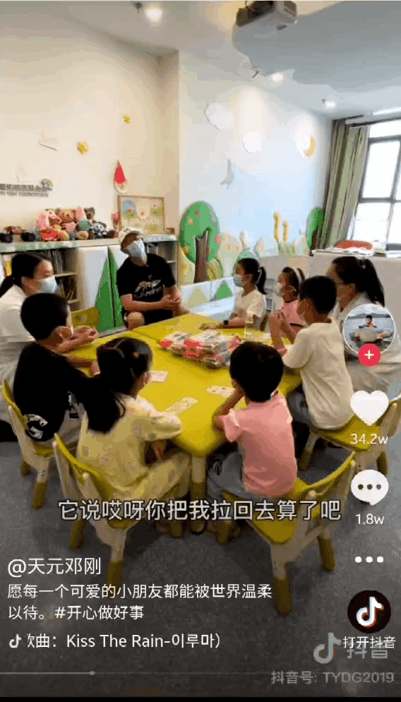 抖音拼视频_抖音如何拼接视频_抖音视频怎么拼接音乐