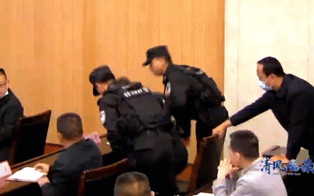 云南扫黑第一大案:有干部开会中直接被带走-微信头条网 云南扫黑第一大案:有干部开会中直接被带走