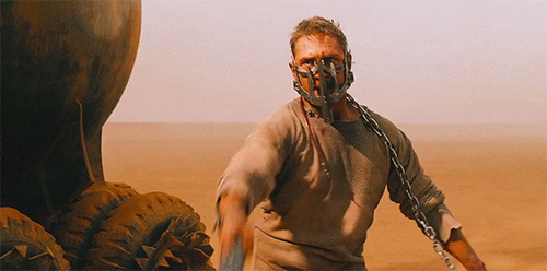 (图源:tenor)《荒野猎人》中,他又蓄起长须,为生存而战.