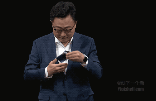 三星要造個手機，能上下左右折疊！的圖1