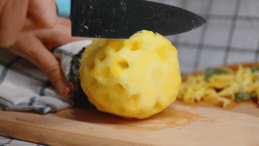 菠萝不泡盐水吃了会怎样_菠萝泡盐水吃会拉肚子吗_吃菠萝泡盐水有用吗