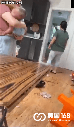 视频曝光！房东与孕妇租客两华女“干架”，一个痛哭，一个割腕鲜血满地…（视频/组图） - 1