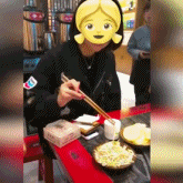 朋友圈迷惑行为大赏：对镜头劈叉、在地上打滚…赢得了点赞，失去了自我（组图） - 45