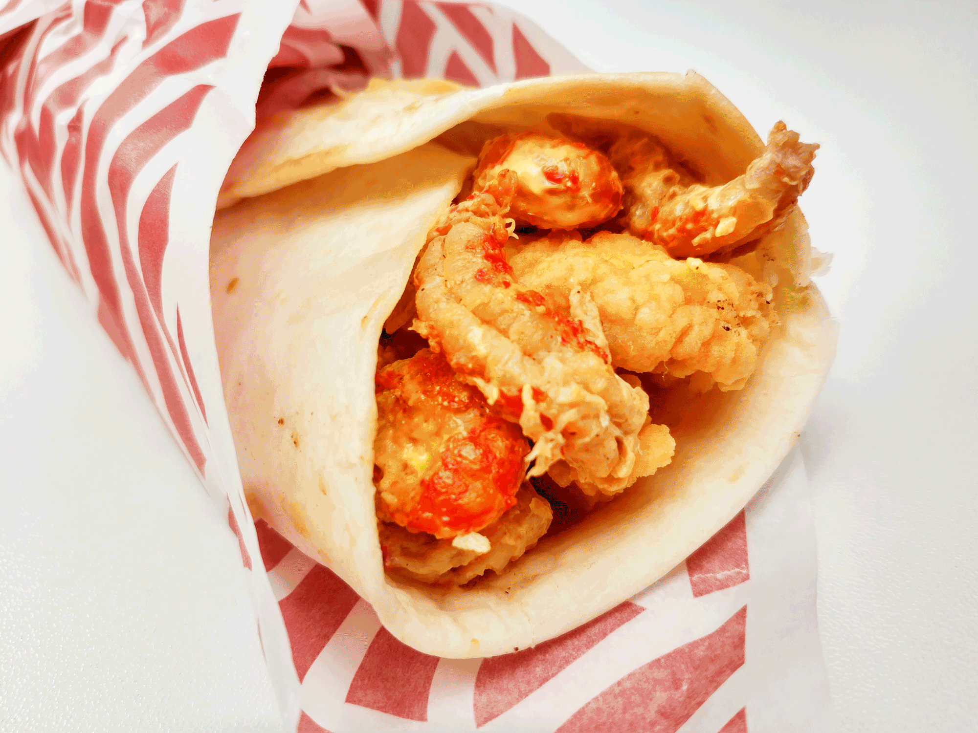 5分 外观:和老北京鸡肉卷很像,内里的小龙虾仁十分丰富,个个 油红饱满