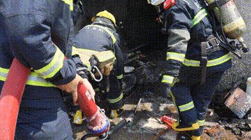 安全|起火致8人被困！这个角落暗藏隐患！