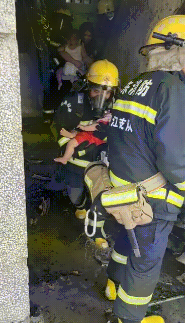 安全|起火致8人被困！这个角落暗藏隐患！