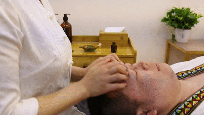 这个父亲节，让爱不再沉默，带着老爸来体验头疗吧，送一份温暖给