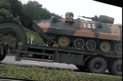 搞笑GIF:我就想试试最快能转多快,村里的旋风小王子来了-微信头条网 搞笑GIF:我就想试试最快能转多快,村里的旋风小王子来了