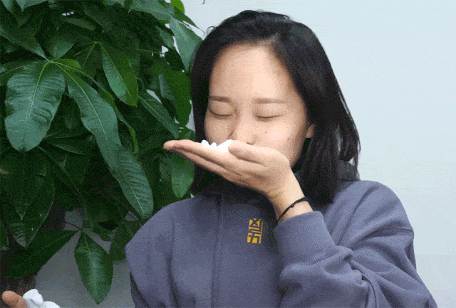 30秒干洗羽绒服，一喷一抹，污渍干净如新