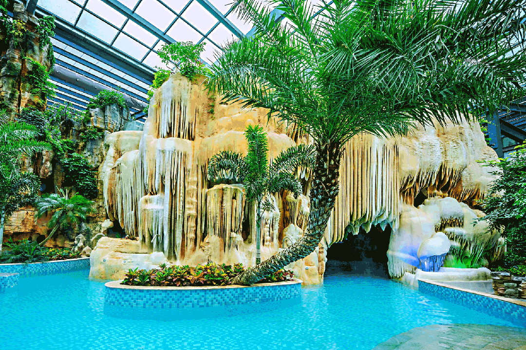 热市云顶温泉旅游度假区依托自然静谧的云盘山脉生态美景,延续热市