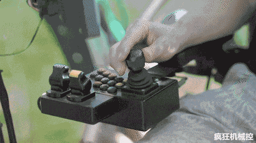 【6/8更新】全球最大蜘蛛機器人，自重2噸，可以像玩游戲一樣遠程操控工作的圖5