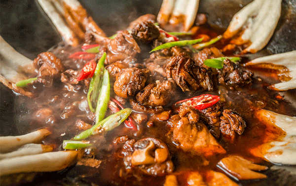 皖北地锅鸡98元4斤黄公鸡12张贴饼8样蔬菜让你吃个饱