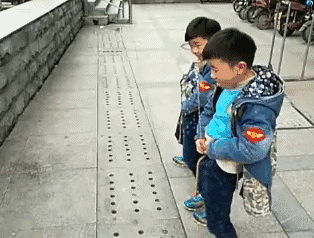 和别人比远过?尿的最远的小时候尿尿时有没有