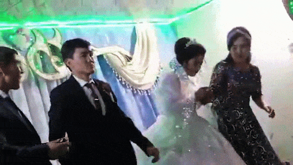 婚礼上亚裔丈夫暴揍妻子竟是因为游戏输了 组图 1 新闻网