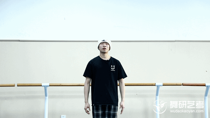 问你一个直击灵魂的问题：什么是傣族舞的掌型和爪型？丨男生傣族舞基本手型手位