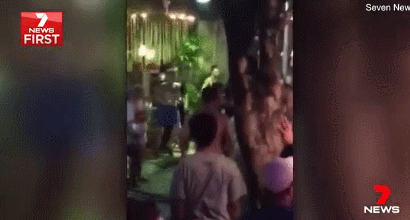 恐怖災難來臨，1.7萬中國人被困，天崩地裂人人絕望！這時，天空「轟隆隆「飛來6架大飛機，把人們都看呆了！ 靈異 第40張