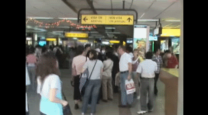 恐怖災難來臨，1.7萬中國人被困，天崩地裂人人絕望！這時，天空「轟隆隆「飛來6架大飛機，把人們都看呆了！ 靈異 第46張