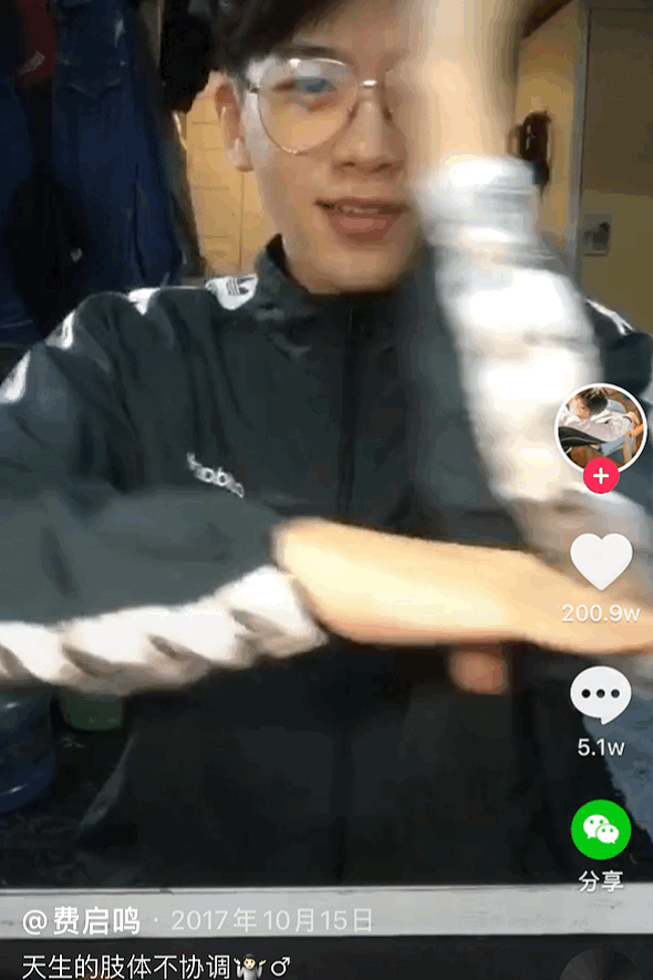 初春穿搭“小心机”，跟着宋祖儿和费启鸣学会这一套就够了！